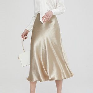 NWT Satin trumpet high waist metallic skirt